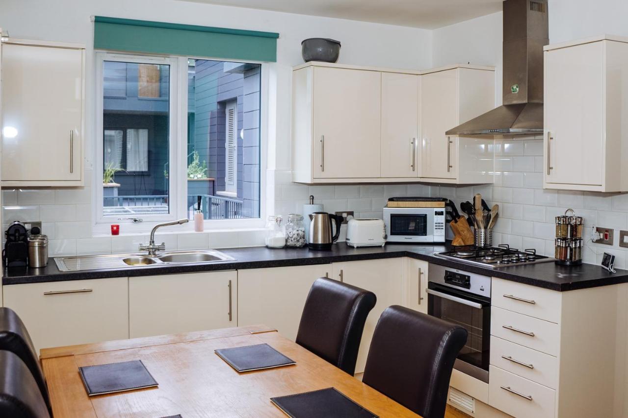 Beautiful, Contemporary 3 Bedroom Apartment Bath Dış mekan fotoğraf