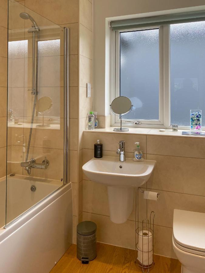 Beautiful, Contemporary 3 Bedroom Apartment Bath Dış mekan fotoğraf