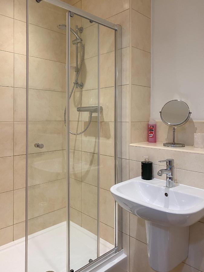 Beautiful, Contemporary 3 Bedroom Apartment Bath Dış mekan fotoğraf