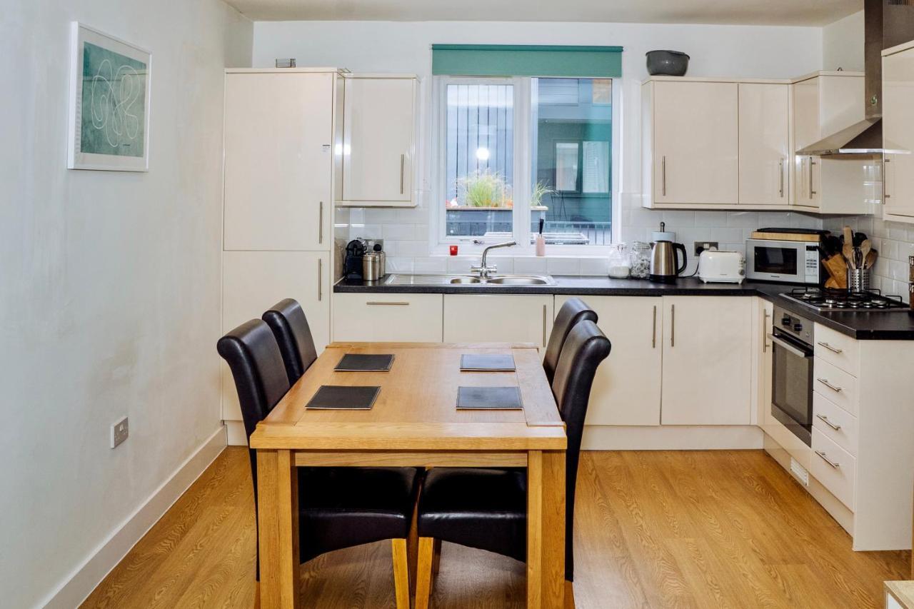 Beautiful, Contemporary 3 Bedroom Apartment Bath Dış mekan fotoğraf