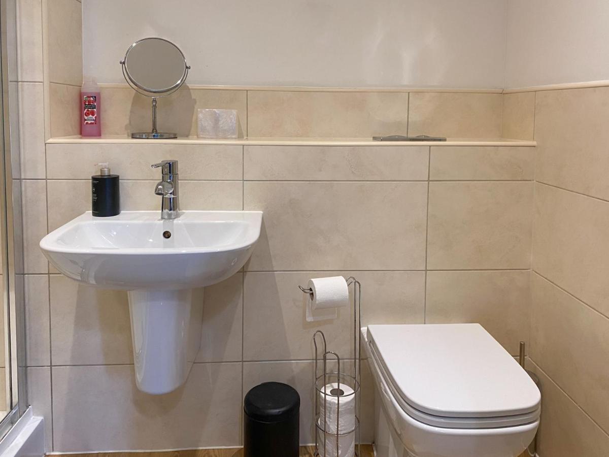 Beautiful, Contemporary 3 Bedroom Apartment Bath Dış mekan fotoğraf